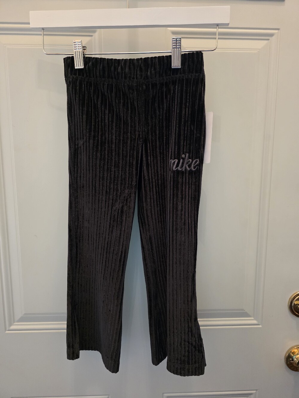 Nike Kids Black Ribbed Velvet Leggings with Subtle Logo Size 4-New With Tags